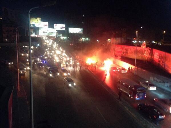 حركة أحرار تعلن حرقها لسيارات شرطة بميدان لبنان