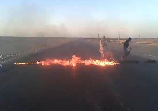 مجهولون يقطعون طريق (القاهرة – أسيوط) الصحراوي