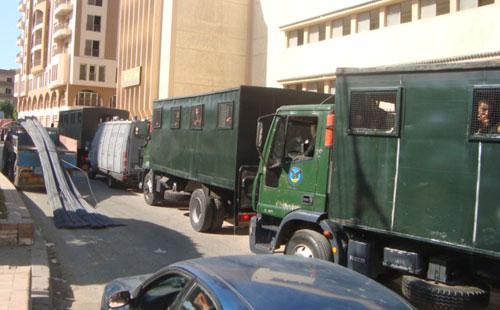 الأهالي يقبضون علي 5 من البلاك بلوك أثناء محاولتهم الهجوم على مبنى محافظة كفر الشيخ