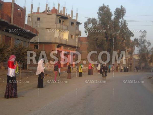 سلسلة بشرية صباحية رافضة للانقلاب بالشرقية