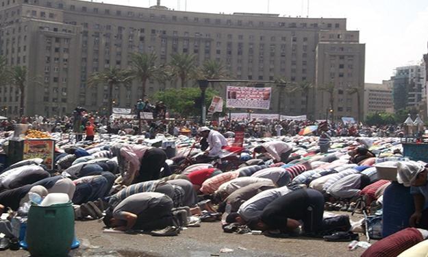 خطيب التحرير ..النظام ومليشياته هم الارهابيون وليس ” البلاك بلوك “