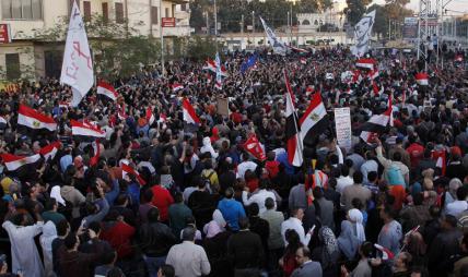 الآلاف في الاتحادية يهتفون بسقوط النظام