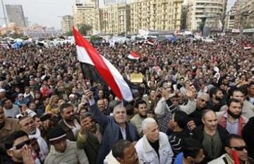 وصول3 مسيرات الى التحرير ودعوات لهدم الجدار الخرسانى بالقصر  العينى