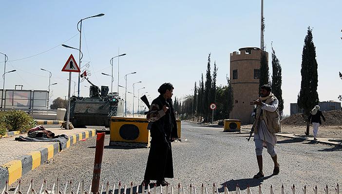 ميليشيات الحوثي يغلقون منافذ رئيسية بصنعاء لمنع تظاهرة رافضة لهم