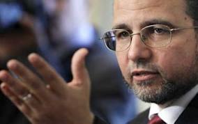 قنديل:متظاهرو الأمس ليسوا ثواروعلي القوى السياسية سحب أنصارها السلميين