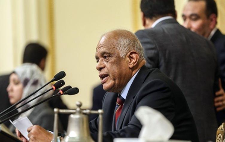 ضجة بمصر حول استخدام مسؤولين أموال الدولة في شراء سيارات باهظة الثمن