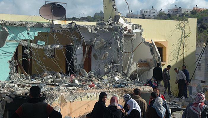 جرافات صهيونية تهدم ممتلكات فلسطينية قرب نابلس