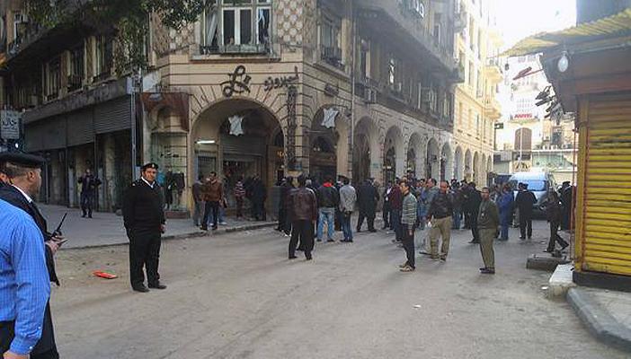 انفجار قنبلة بوسط البلد يحرق محولاً كهربائيًا ويحطم واجهتي محلين