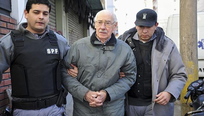 شعوب قطعت رؤوس طغاتها.. لماذا لايُحاكم الديكتاتور فى مصر ؟