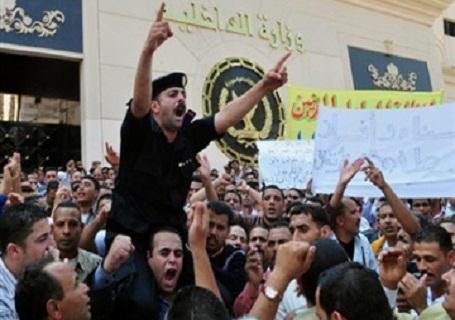 أمناء وأفراد الشرطة بأسيوط يهددون بالتظاهر لتجاهل مطالبهم