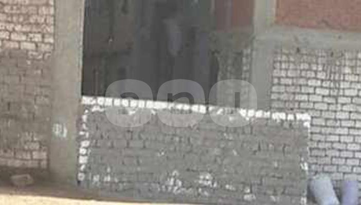 أهالي طنوب يبنون سورًا إسمنتيًا لمنع مرور التكاتك