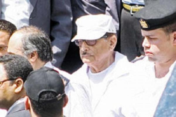 “جنح المطرية ” تجدد حبس “الشريف” 15 يوما لاتهامه بإهدار المال العام