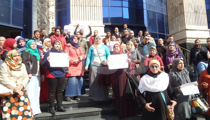 بالصور.. وقفة للمعلمين المغتربين رفضًا لاغترابهم خارج محافظاتهم