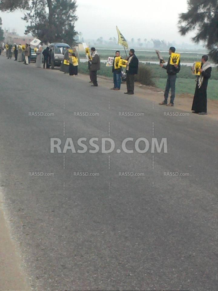 سلسلة بشرية رافضة للإنقلاب بمحافظة الشرقية