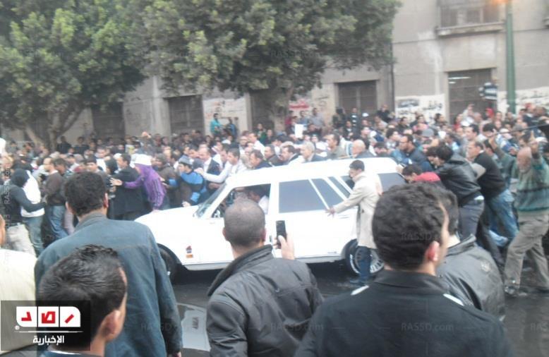 الأمن يلقي القنابل المسيلة للدموع على مشيعي جنازة “الجندي وسعد”