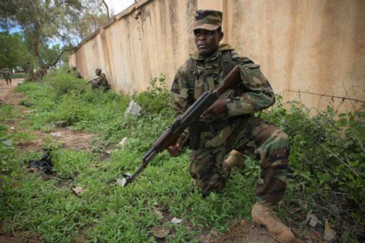 الصومال تعلن مقتل قائد العمليات الخارجية بحركة “الشباب”
