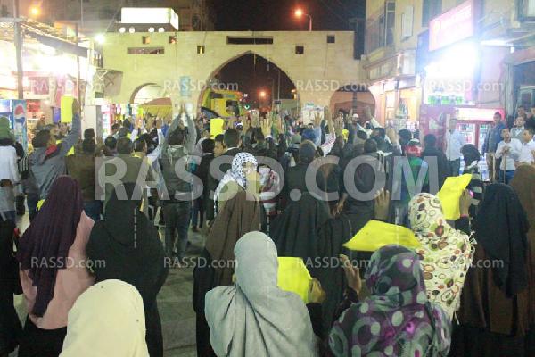 ثوار أسوان يهتفون ضد حكم العسكر