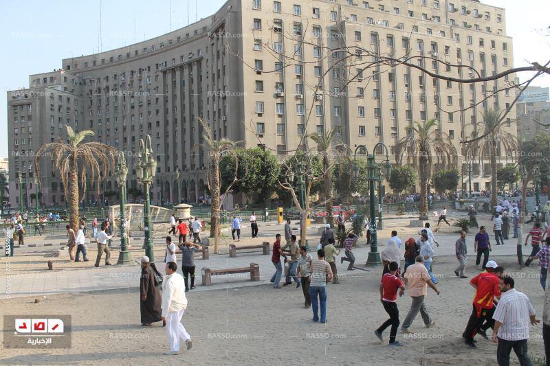 اشتباكات بين المتظاهرين بـ ” التحرير ” وإصابة متظاهر بطلق خرطوش