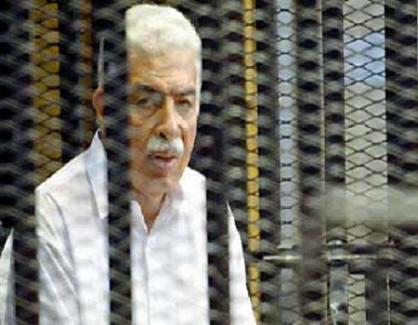 “النيابة ” ترفع “الحظر” عن 13 شخص من رموز النظام السابق