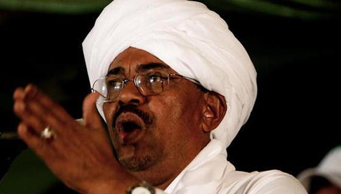 البشير: لا نأوي قيادات إخوانية.. والمخابرات المصرية تدعم المعارضة