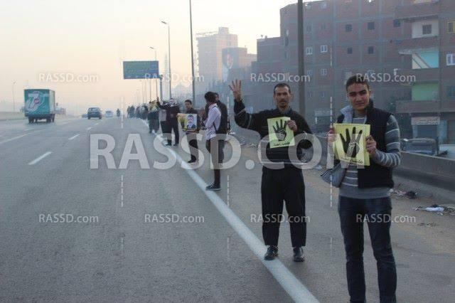 سلسلة بشرية بشبرا رفضا للانقلاب العسكري