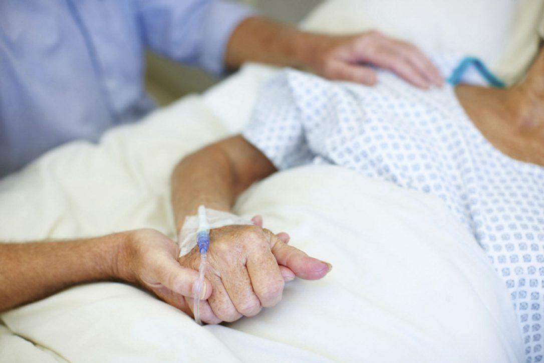 طبيب مصري: هل موتانا داخل المستشفيات ينعموا بـ”good death”؟