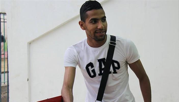 الأهلي يسدد 100ألف جنيه لرفع الإيقاف عن “زكريا”