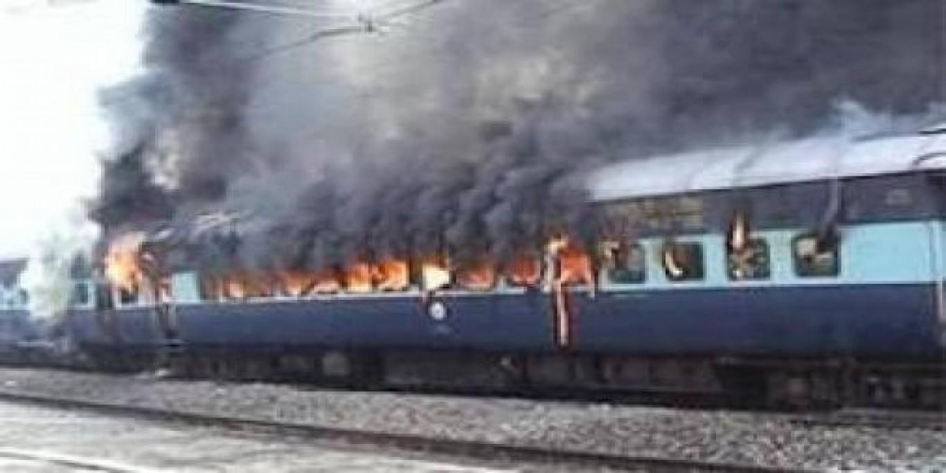 السيطرة على حريق بجرار قطار أسيوط