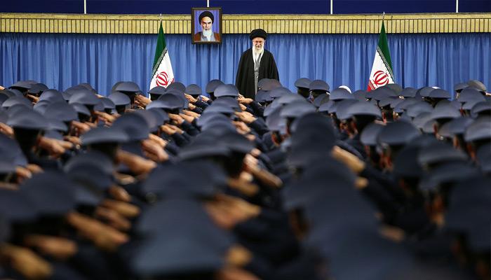 خامنئي: الشعب الإيراني يرد على تهديدات ترامب خلال ذكرى الثورة