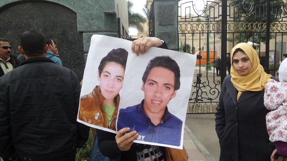 بالصور.. وقفة لأهالي المهاجرين غير الشرعيين أمام “النواب”