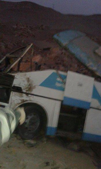 بالصور.. مصرع وإصابة 34 في انقلاب أتوبيس على “صحراوي” بني سويف