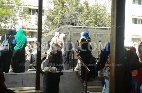 أمن الانقلاب يقتحم جامعة الأزهر بنات بالقاهرة