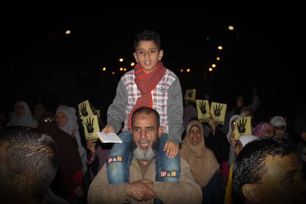 متظاهرو الشيخ زايد يطالبون بالقصاص للشهداء