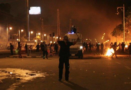 نيابة مصر الجديدة تعاين محيط”الاتحادية ” وتحتجز 20 متهما في أحداث أمس