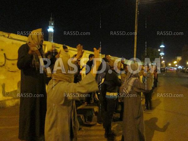 سلسلة بشرية بكوم امبو رفضا لحكم العسكر