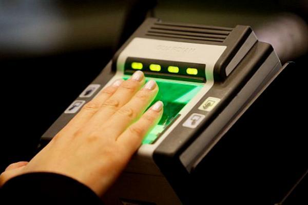 شركة تزرع شرائح ذكية تحت جلد موظفيها لمراقبة تحركاتهم