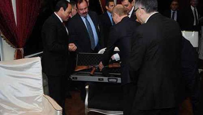 كلاشنكوف وبطاطس ومصاصة.. تعرف على أغرب الهدايا الدبلوماسية