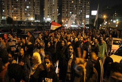 العشرات في مسيرة من التحرير إلى الاتحادية لمساندة المتظاهرين