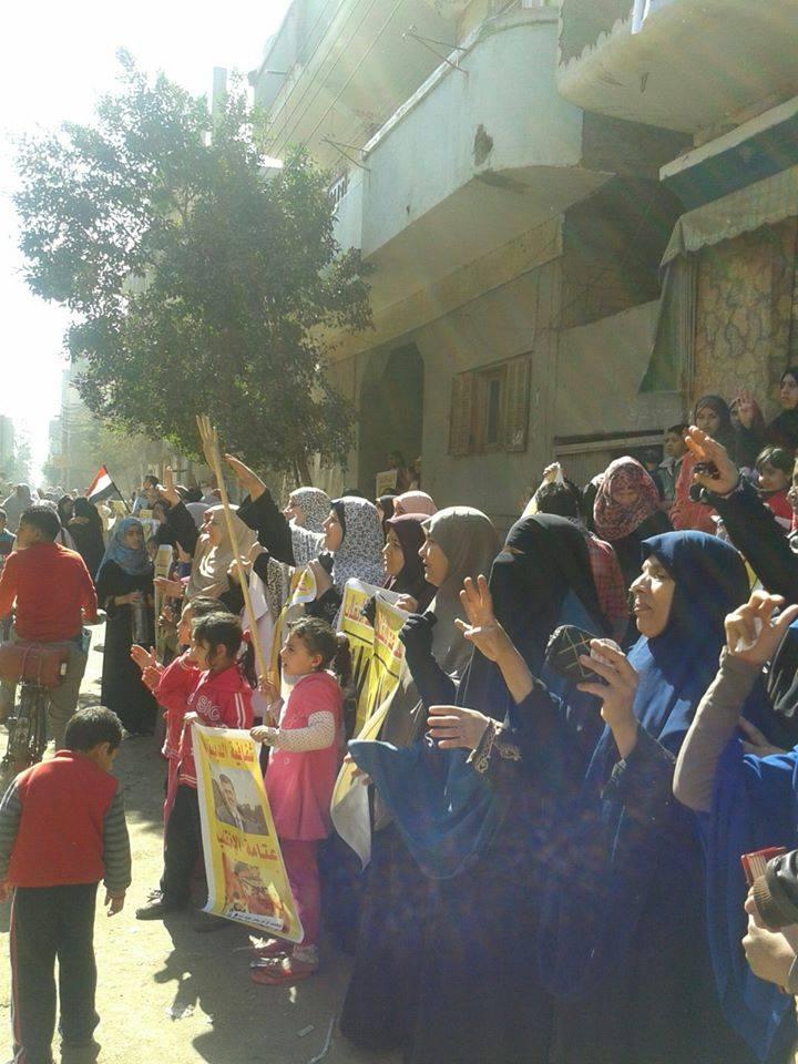 وقفة أمام منزل الرئيس مرسي في الشرقية