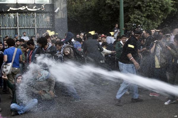 قوى سياسية تدين حبس شباب الثورة بتهم خرق قانون التظاهر