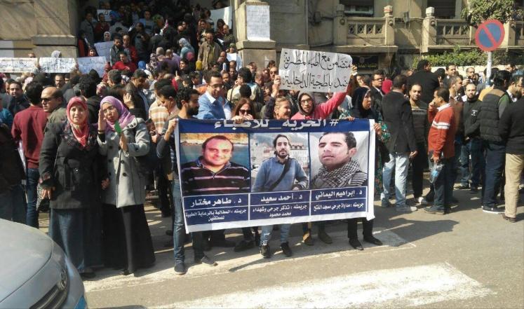 كتاب وفنانون وسياسيون يصفون تظاهرة الأطباء بمعركة حفظ كرامة المصريين