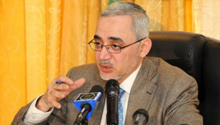 جمال عرفة ساخرًا: لماذا لم يتم استقبال السيسي بالسجادة الحمرا؟