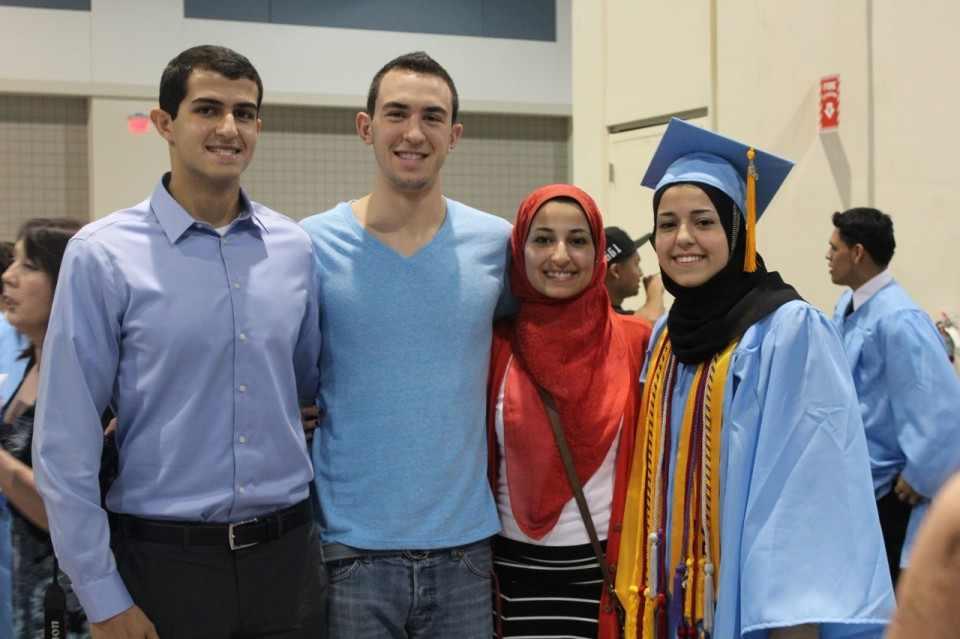 عضو مسلم بالكونجرس: العنصرية سبب قتل الشبان الثلاثة