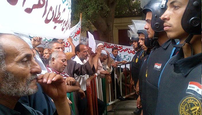 القوى العاملة تحدد غدًا للمفاوضات بين العمال وإدارة أسمنت طرة