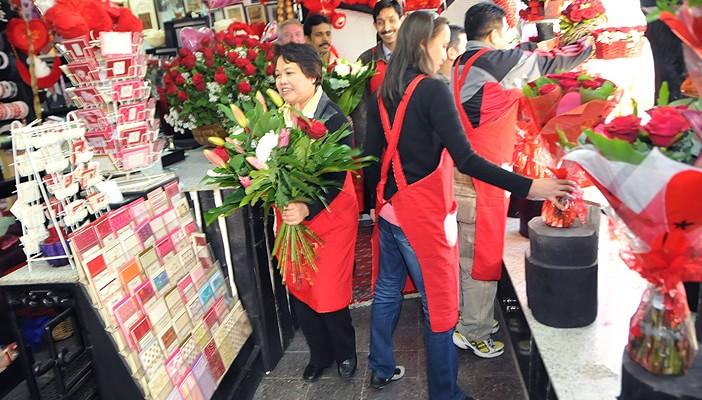 الفلانتين بين حكم الاحتفال وتعدد الروايات