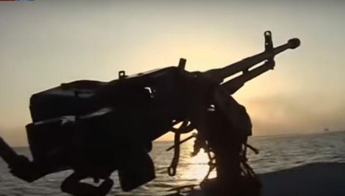 بالفيديو.. احتجاز سفينة إيرانية متجهة لليمن تبين أنها تحمل مواد عسكرية