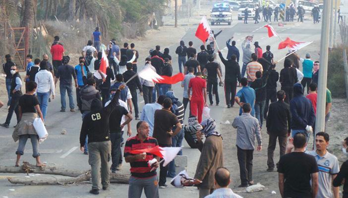 بالفيديو.. اشتباكات بين قوات الأمن البحرينية ومحتجين مناهضين للنظام