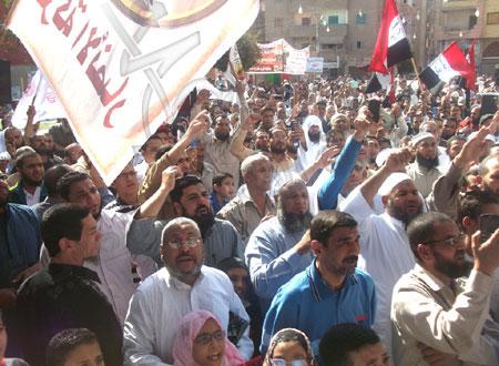 العشرات  يتوافدون على ميدان النهضة في جمعة “معا ضد العنف”