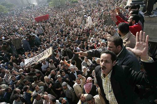 الحكومة تتحدي عمال مصر لمصلحة رجال الأعمال