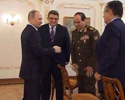 فيديو.. الفرق بين استقبال بوتين لمرسي واستقباله للسيسي